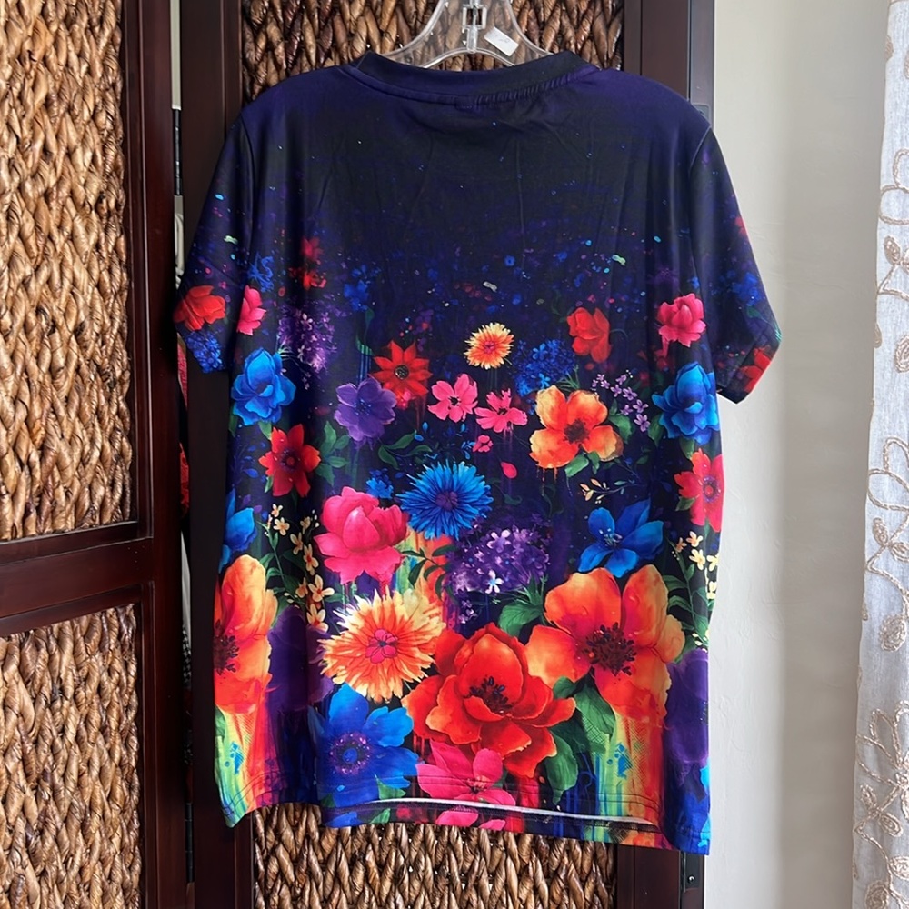 Exclusive tshirt bright floral super soft was a gift not my style - Picture 3 of 6